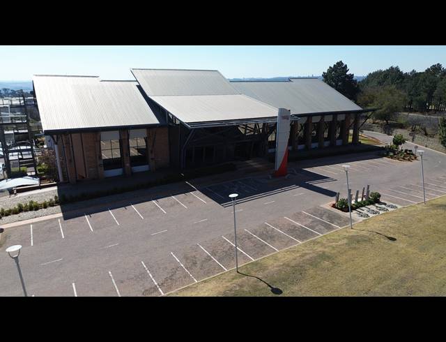 3,888M² OFFICE FOR SALE IN LONGMEADOW
